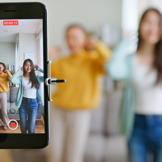 “Brainrot” – What It Means, Why Kids Love It, and How Parents Can Respond