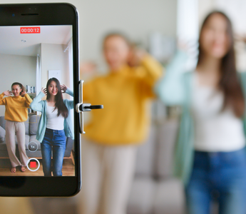 “Brainrot” – What It Means, Why Kids Love It, and How Parents Can Respond